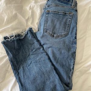 Abercrombie The Ankle Straight Ultra High Rise in 4s